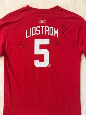 Signed Red Wing NHL T shirt